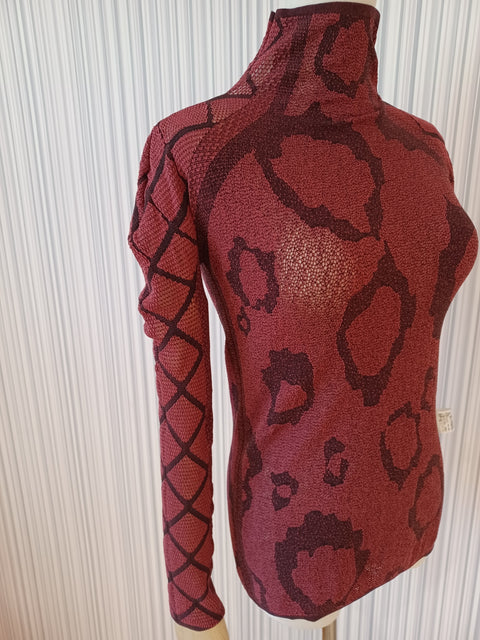 Seam-free knit long sleeve high neck leopard