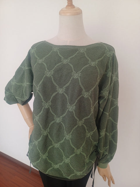 Seam-free knit dolman sleeves